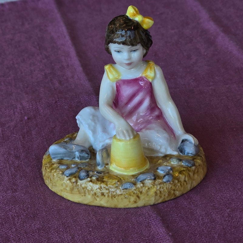 Vintage Royal Doulton Figurine – On the Beach HN3877